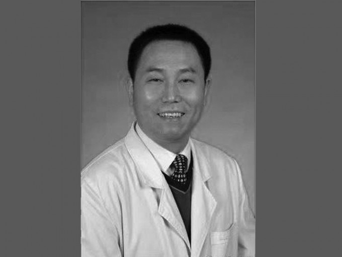 武漢市中心醫院眼科醫生梅仲明因新冠肺炎感染去世，享年57歲。(網圖)