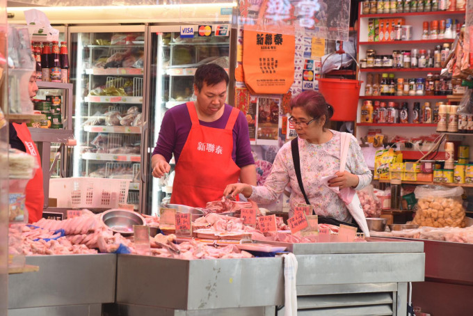 不少市民照买猪肉。