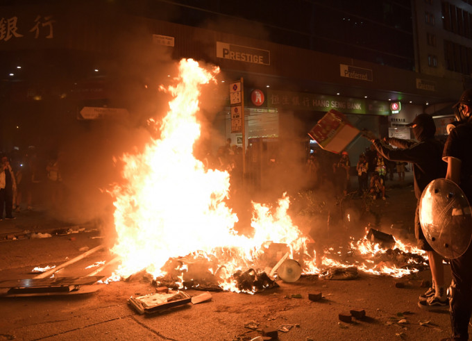 前年11月「大三罢」中，多区有示威冲突。 资料图片