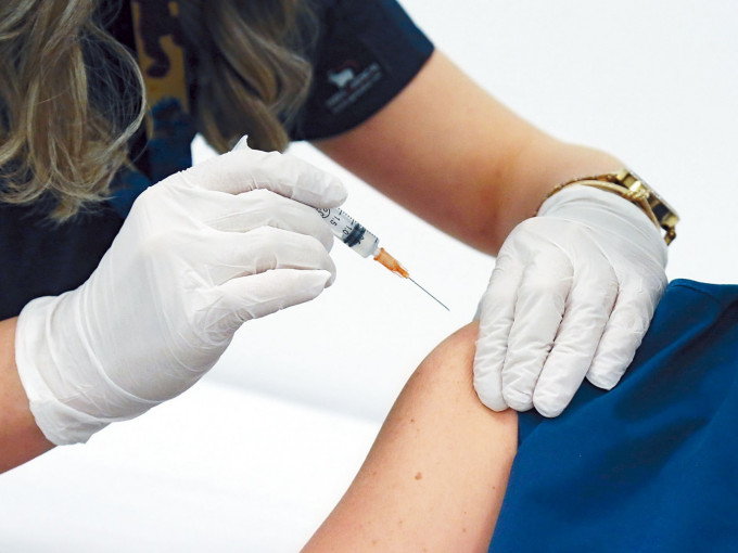 各國對青少年是否應打新冠疫苗存爭議。資料圖片