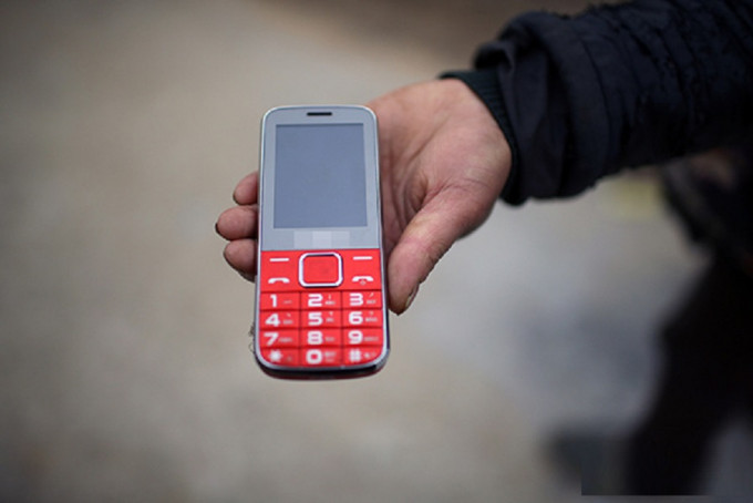 安徽中學一天沒收20多部手機 。網上圖片