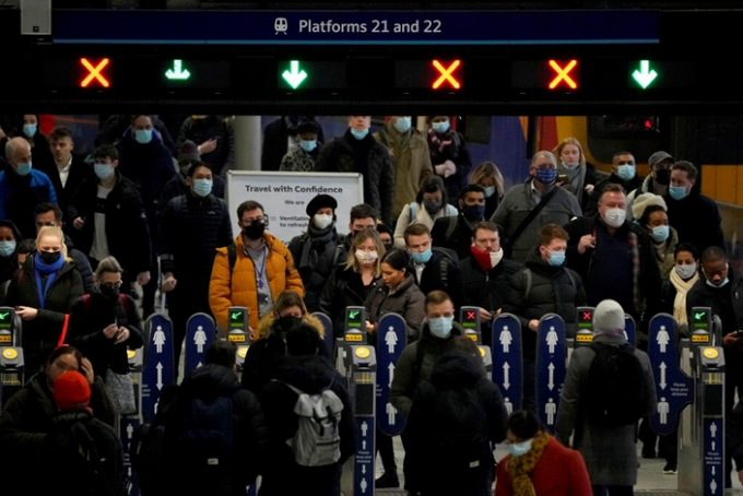 新变异病毒传播迫使各国重新考虑全球旅行计画。(AP图片)