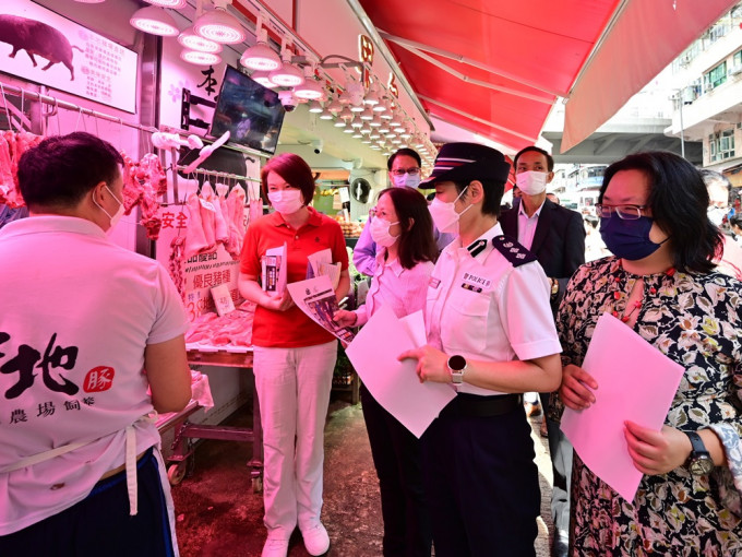 部门人员在九龙城宣传。政府新闻处图片