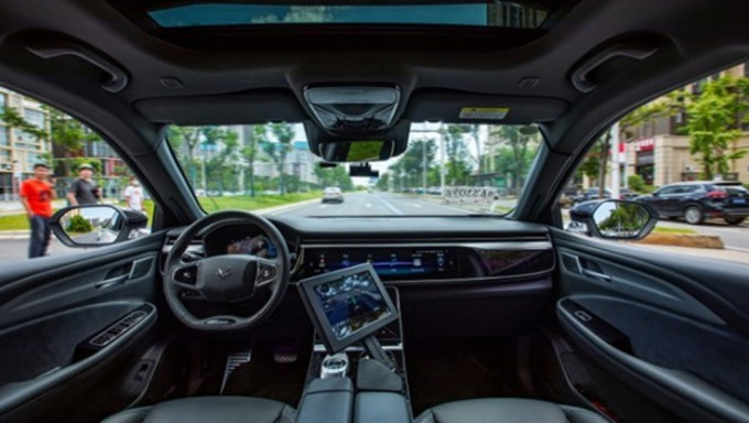 武汉重庆发放中国首批自动驾驶全无人商业运营牌照。