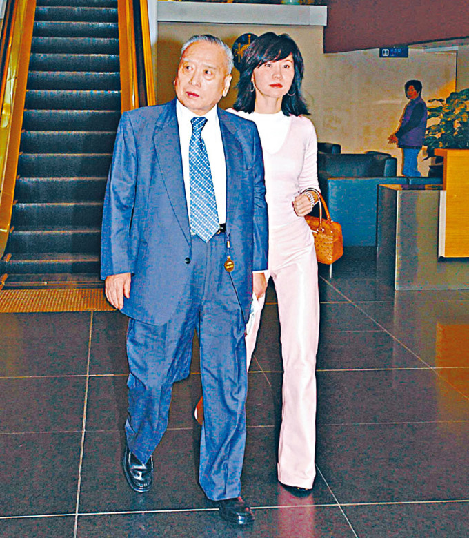 亞洲電視董事局前主席邱德根女兒邱美琪（右），被頒下破產令。