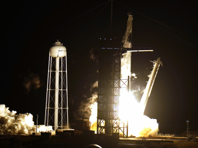 SpaceX龍飛船順利升空。AP