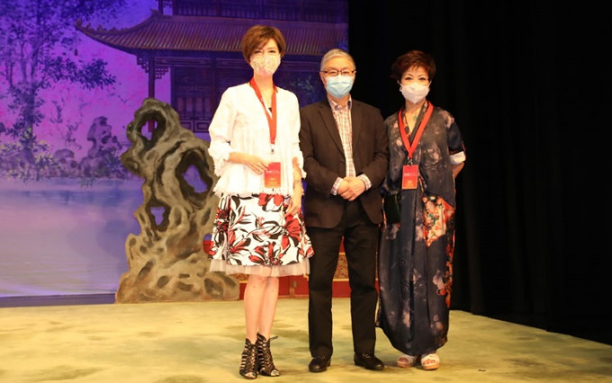 謝雪心、阮兆輝、尹飛燕出席八和會館「粵劇新秀演出系列」宣傳。