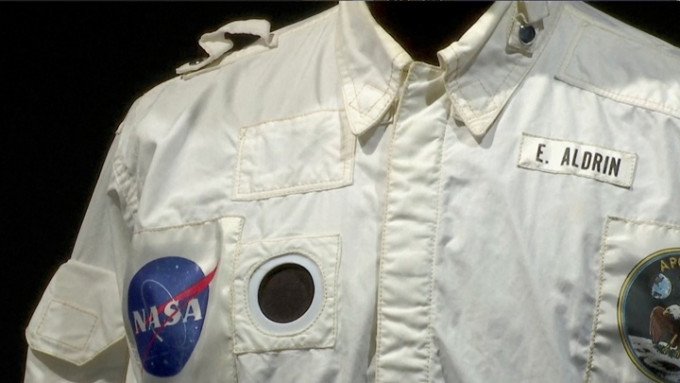 登月太空人艾德靈其中一件太空衣拍賣以破紀錄價成交。AP圖片