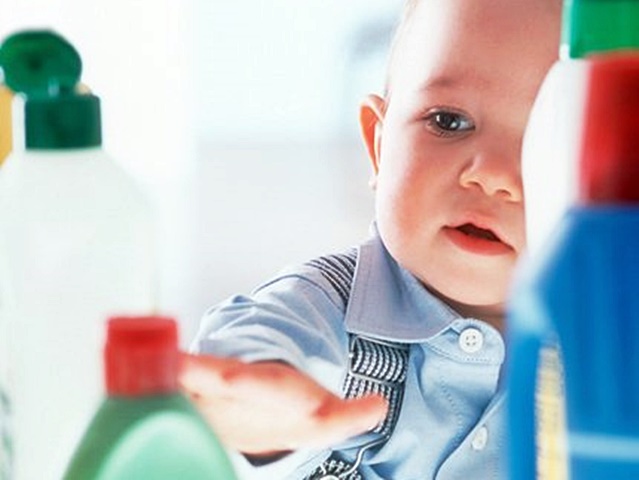 意大利不少幼儿因误饮消毒药水而导致中毒个案激增。