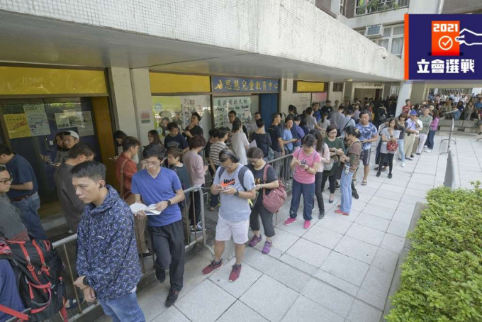 选管会澄清选民只须带备香港身份证正本于投票日投票。资料图片