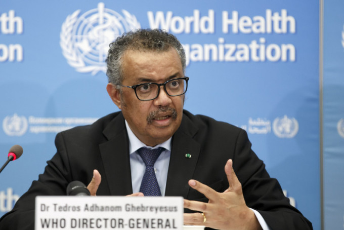 世衛總幹事譚德塞在日內瓦表示，全球連續10天新增確診個案都超過10萬宗。AP