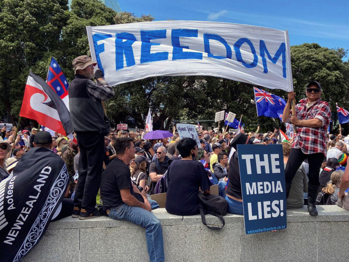 纽西兰首都惠灵顿大批民众在国会外示威。路透社图片