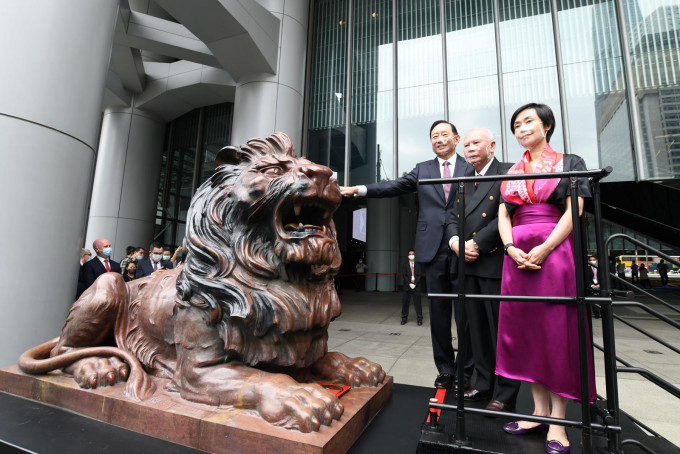 滙豐總行2隻銅獅完成首階段修復，今日重新揭幕。