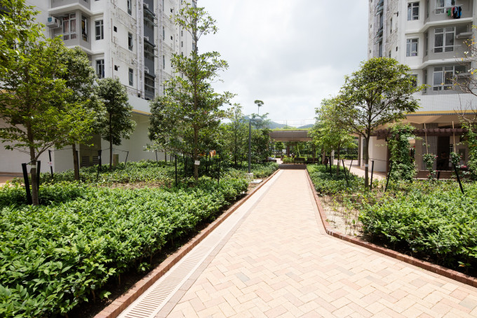 大部分住戶滿意邨內康樂設施、屋邨綠化和園林設計。