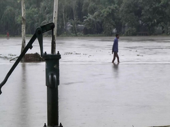 南亞進入雨季使孟加拉在7月時爆發水災。AP