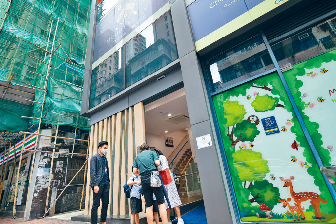 凱莉山在佐敦官涌街的校舍,被業主要求限期前遷出,有幼稚園家長表示不知情,考慮安排子女轉校。