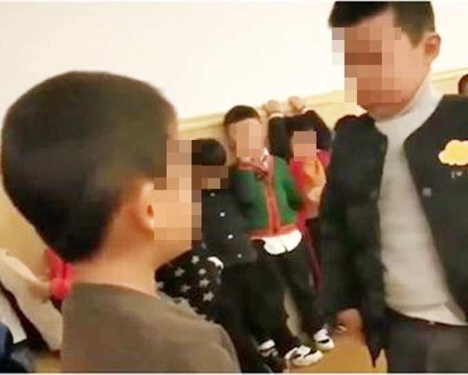 山東幼師教學生欺凌同學。網上圖片