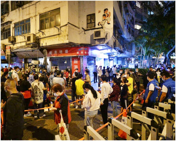 截至凌晨1時，銅鑼灣「受限區域」約630名居民接受強檢，當中有1名居民需重新採樣。