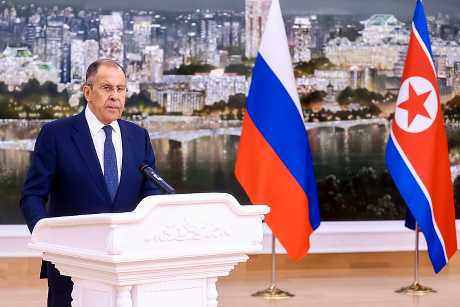 俄外長拉夫羅夫在平壤政府舉辦的歡迎會上發言。美聯社