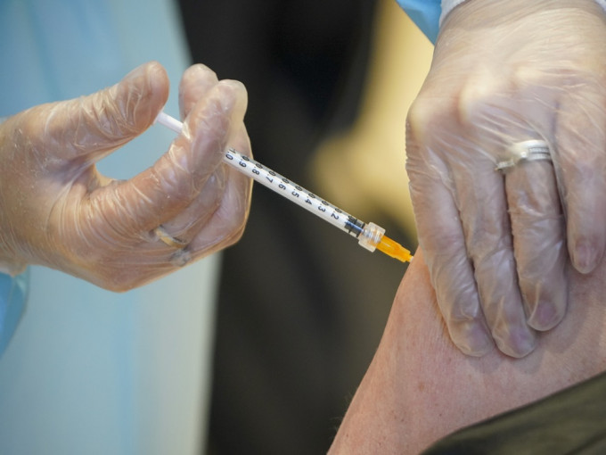 有接种者出现严重血凝问题，北欧3国宣布暂停使用阿斯利康疫苗。AP图片
