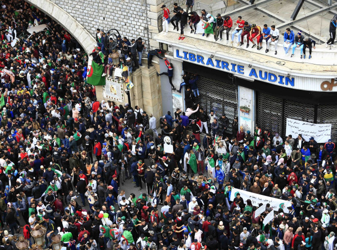 阿爾及利亞超過100萬名示威者昨日參加反政府集會和示威。AP