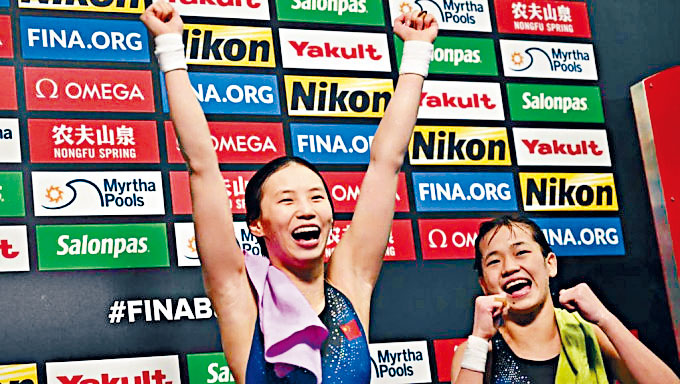 陳芋汐（左）及全紅嬋今屆跳水世錦賽均贏得兩金。