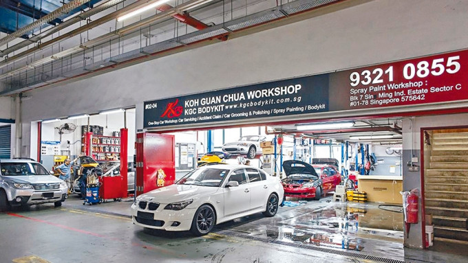 新加坡有两至三家十层高的汽车维修城，提供一条龙服务。