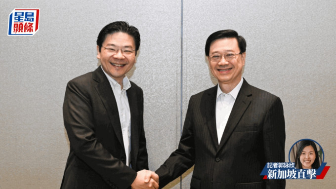 行政長官李家超7月24日在新加坡與新加坡副總理兼財政部長黃循財舉行早餐會議。圖示李家超（右）和黃循財（左）合照。