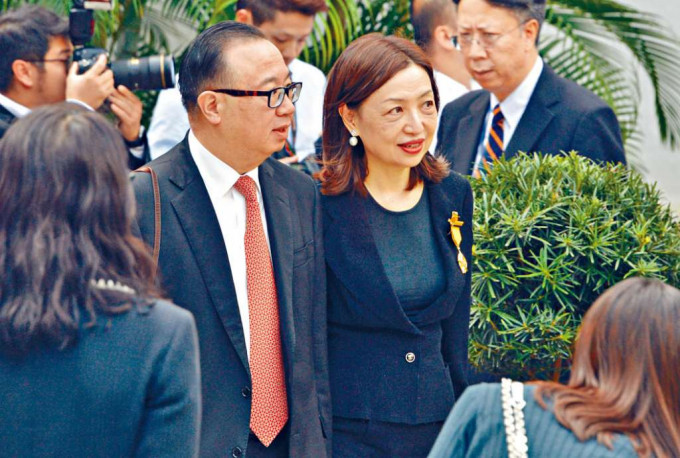 ■監警會主席王沛詩（右）將接掌港大校委會。