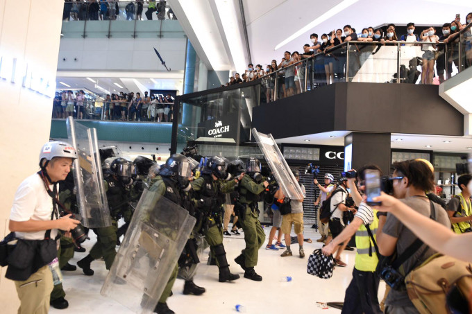 警方与示威者爆发激烈冲突。资料图片