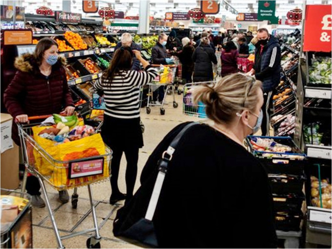 英国超市现抢购潮。网图