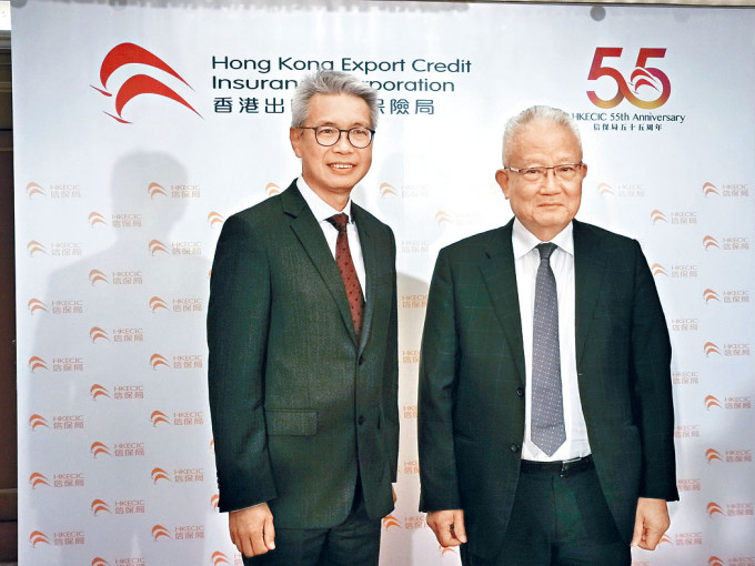 香港出口信用保险局谘询委员会主席吴宏斌(右)指出，一直以来其目标都是支援中小企。