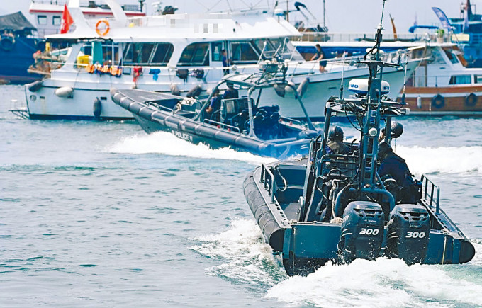 ■水警上月在西贡公众码头一带巡查游艇。