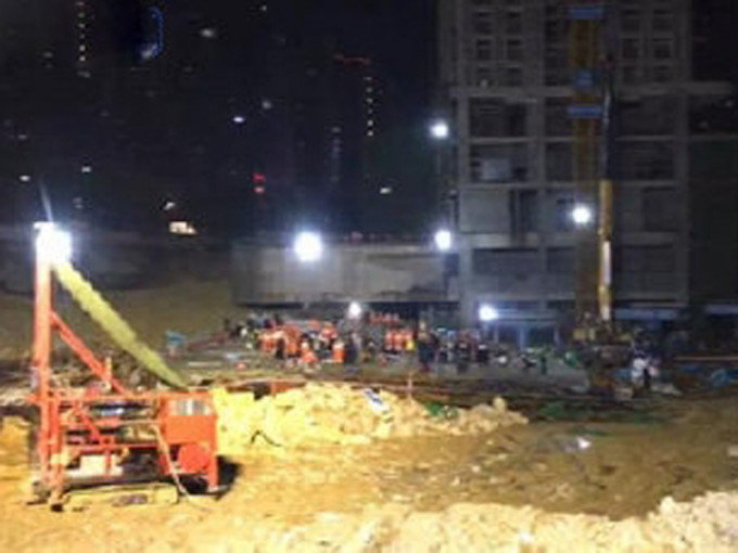 贵州贵阳在建停车场垮塌事故，已致8人死亡2人受伤。（网图）