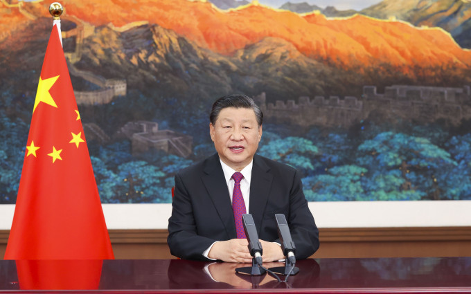 国家主席习近平在服贸会致辞。新华社图片