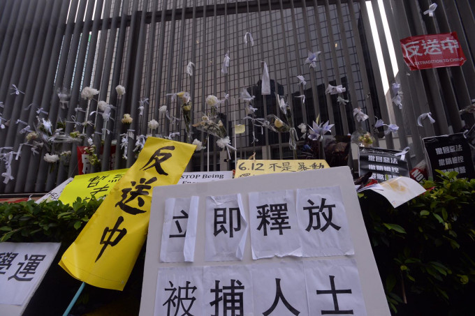 文章表明堅決反對外部勢力干預香港事務和中國內政。