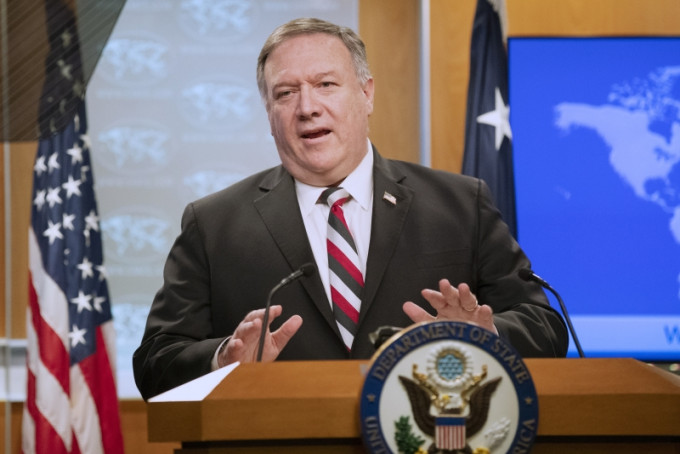 美國國務卿蓬佩奧反駁北京的指控，說兩者決定不能相提並論。AP