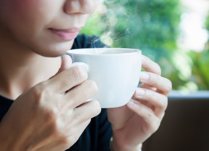 白露宜食滋陰潤肺食品和飲茶，也要注意保暖。網圖