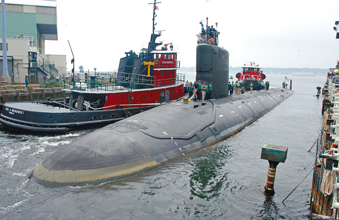 美国「维珍尼亚号」核动力攻击潜舰在康涅狄格州基地。　
