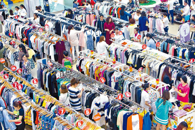 9月財新中國服務業PMI降至49.3，6月以來首次回落至收縮區。