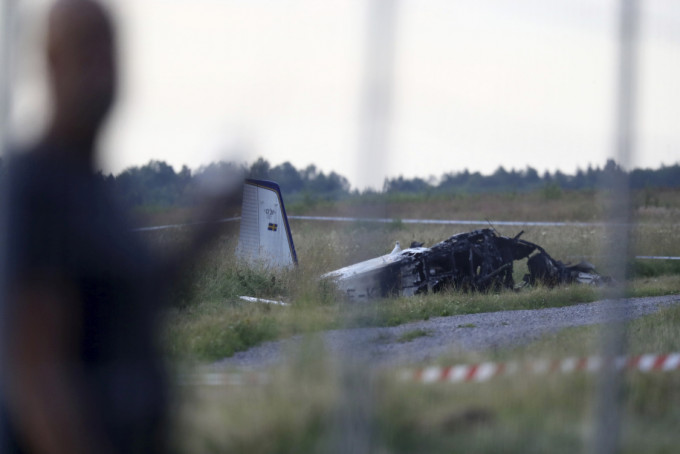 瑞典小型飞机坠毁，致多人死亡。AP图片