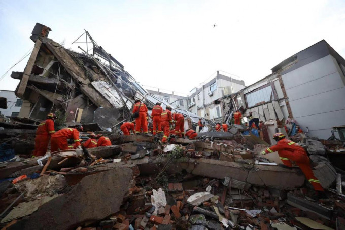 苏州酒店坍塌事故搜救结束，共致17人死亡。新华社图片
