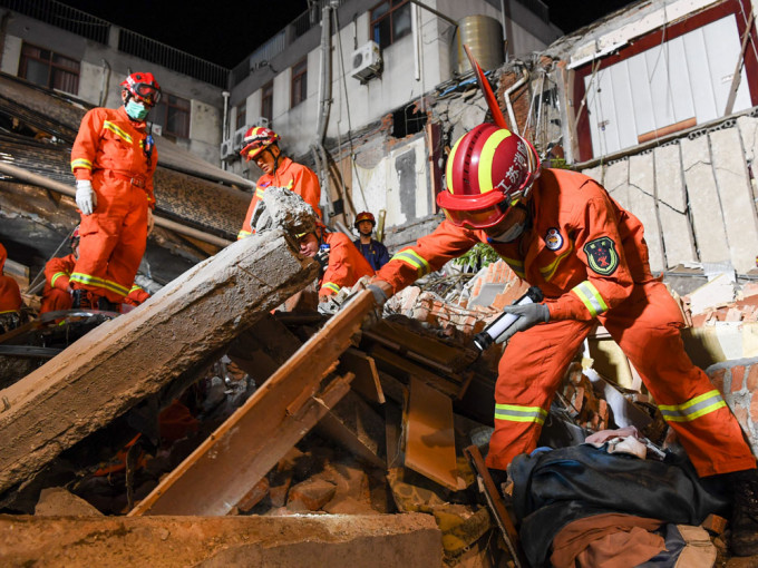 蘇州四季開源酒店倒塌事故，增至8死9人仍失蹤。新華社圖片