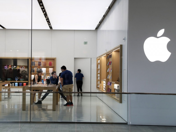 蘋果公司宣布旗下11家專門店要再度關閉。AP