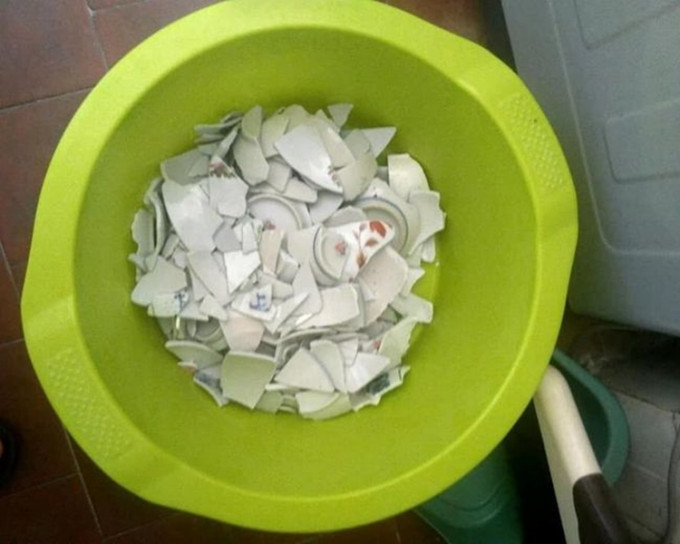 網民貼出瓷碗碎片的照片。網圖