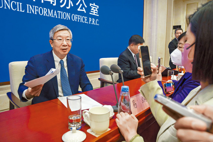 人民銀行行長易綱昨天在北京會見記者。