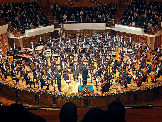 去年12月香港管弦樂團的大除夕音樂會，由內地指揮家余隆領軍。