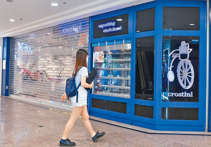 ■Crostini有十二家分店，突然宣佈全線結業。