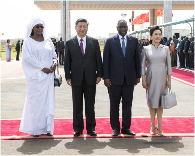 習近平抵達達喀爾開始對塞內加爾共和國進行國事訪問。新華社