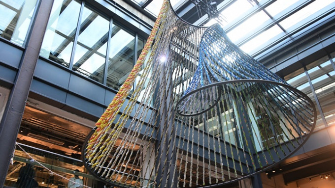 南豐紗廠與 agnès b.合辦巨型懸掛聖誕藝術裝置及展覽。